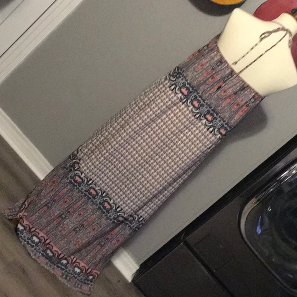 NWOT GORGEOUS FLOWY HALTER MAXI DRESS - Picture 3 of 4